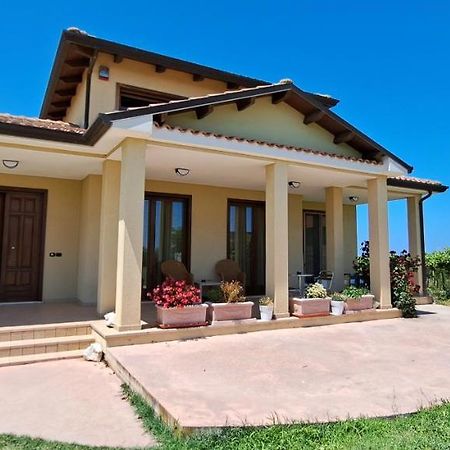 B & B Le Tre Rose Tollo Exterior photo