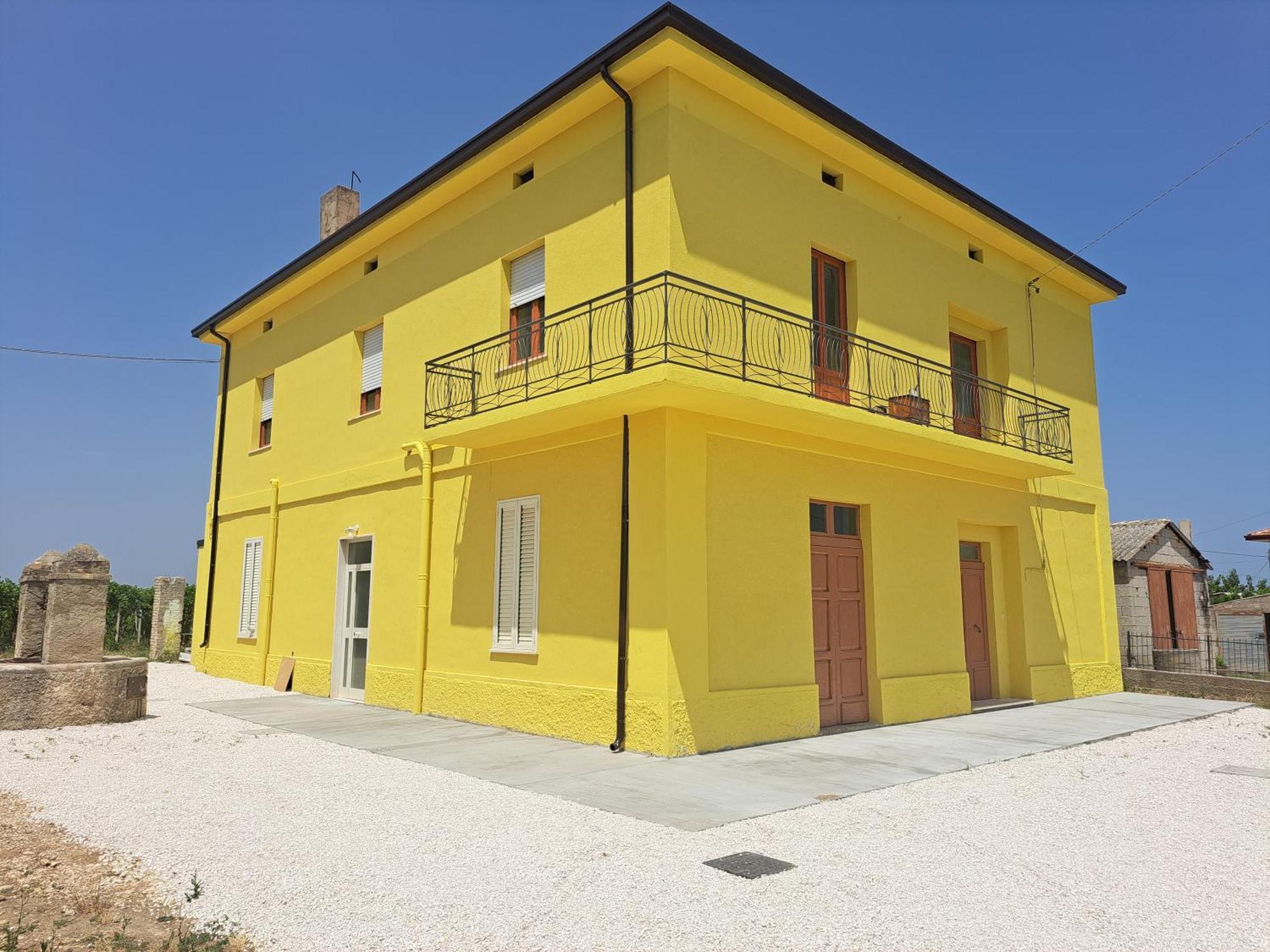 B & B Le Tre Rose Tollo Exterior photo